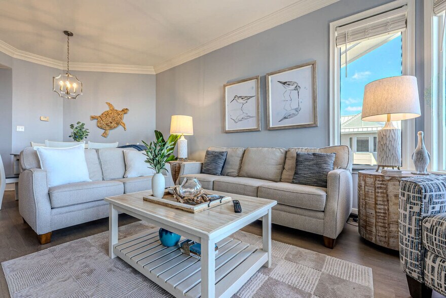 Building Photo - 10 N Forest Beach Dr