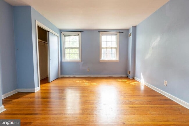 Building Photo - 404 S Croskey St