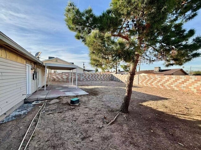 Building Photo - refreshed single-story home