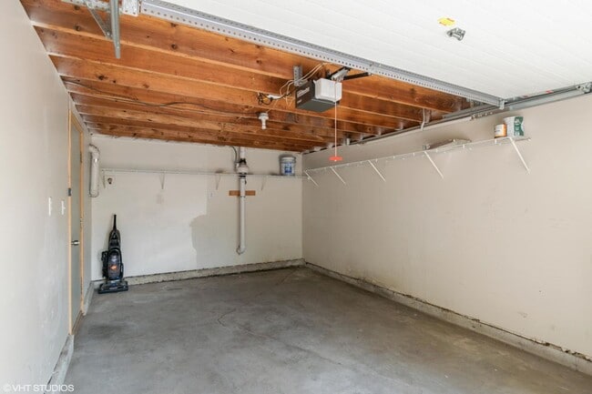 Building Photo - 3 Bedroom townhome, Open Now, garage, 2 bathrooms, W/D Etc.