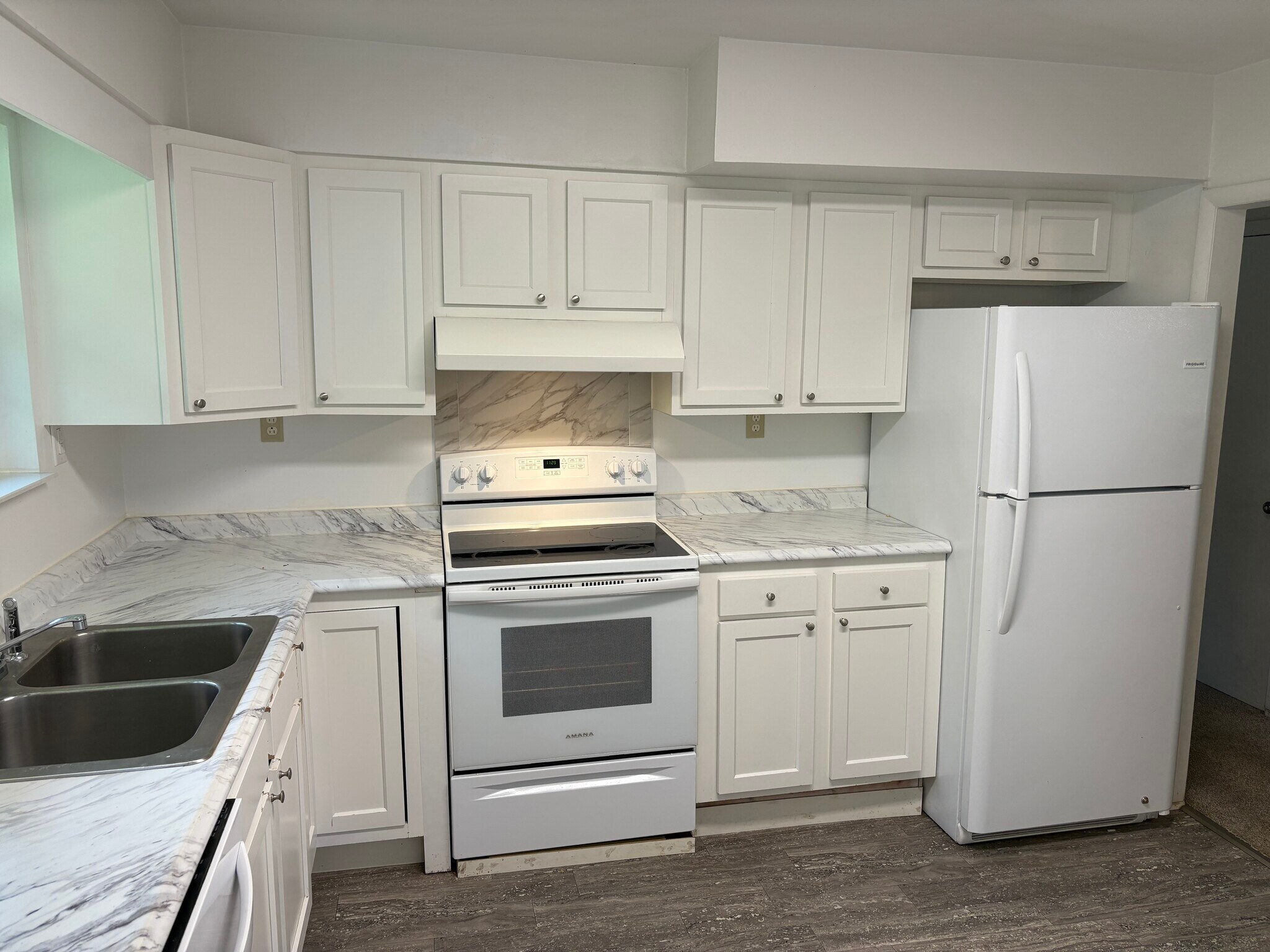 KITCHEN RIGHT SIDE - 702 Pearl Dr