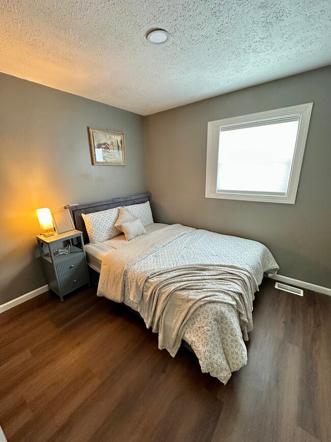 Building Photo - 4927 W Southern Ave