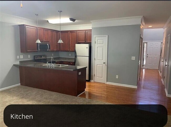 Building Photo - 5054 Lower Elm St