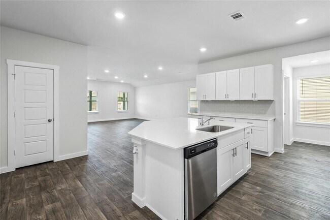 Building Photo - 605 Jane Long Dr