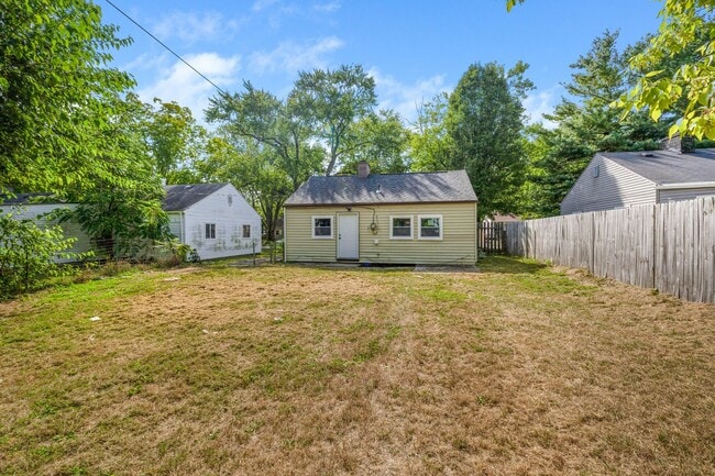 Building Photo - Charming 2BR Ranch Home with Modern Finishes and Spacious Yard