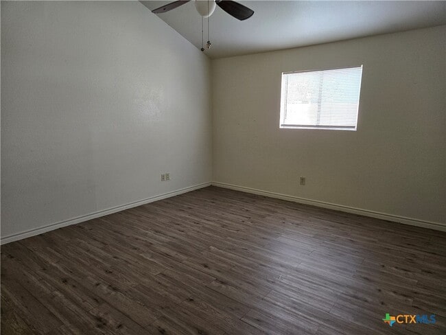 Building Photo - 113 Guadalupe River Dr