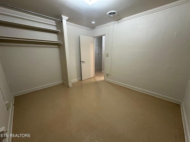 Building Photo - 706 Jay St