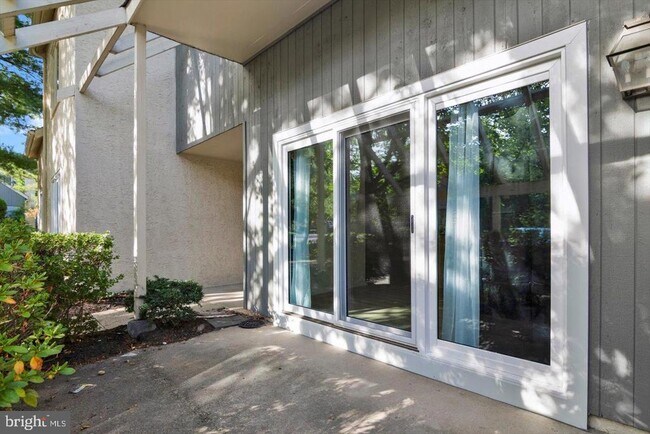 Building Photo - 915 Chanticleer