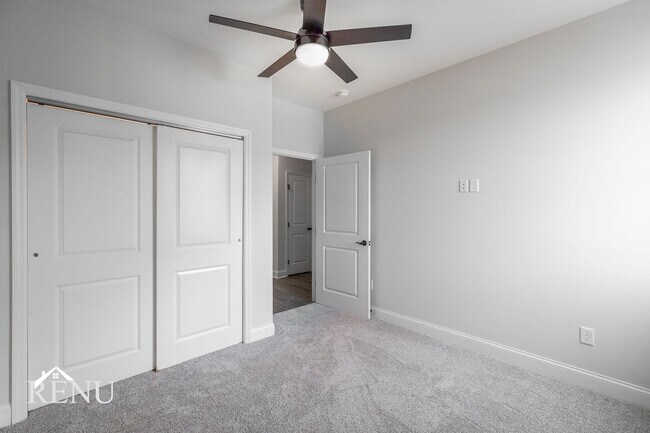 Building Photo - 5675 Sofias Cir
