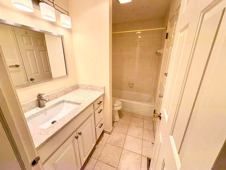 Common upper floor bathroom - 40 Crossroads Ln