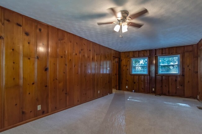 Building Photo - LEASING