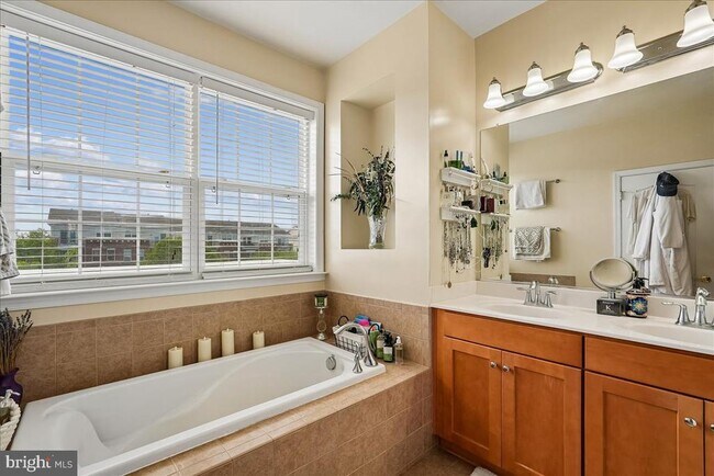 Building Photo - 43610 Hampshire Crossing Square