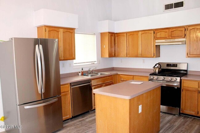 Building Photo - 7572 Plaza Taurina Dr