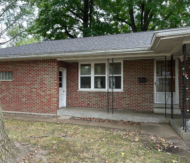 Building Photo - 203 N 7th St