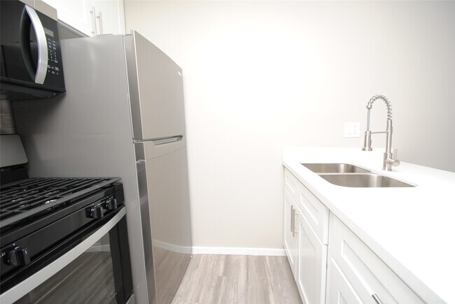 Building Photo - 2515 Yoakum Blvd