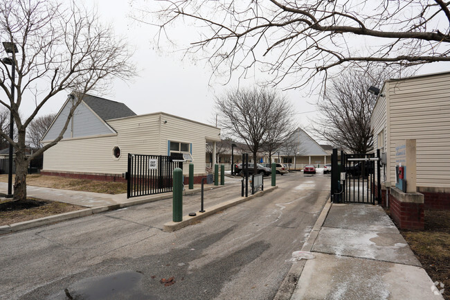 Primary Photo - Inglis Gardens at Eastwick