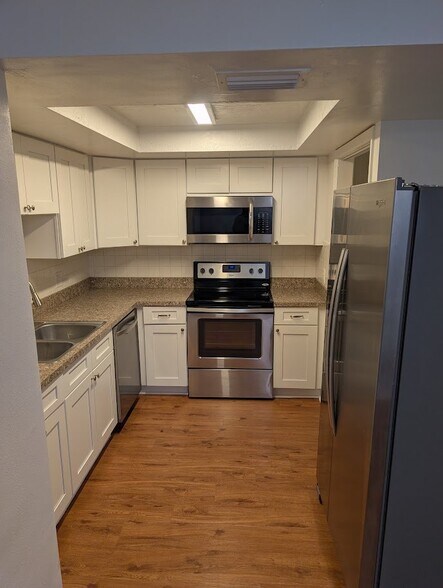 Building Photo - 411 Marjon Ave