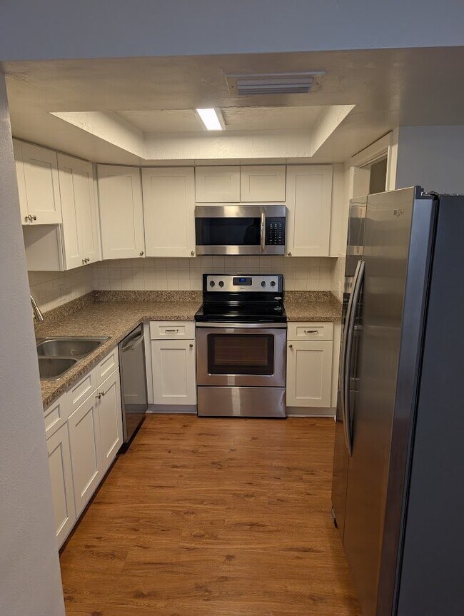 Building Photo - 411 Marjon Ave