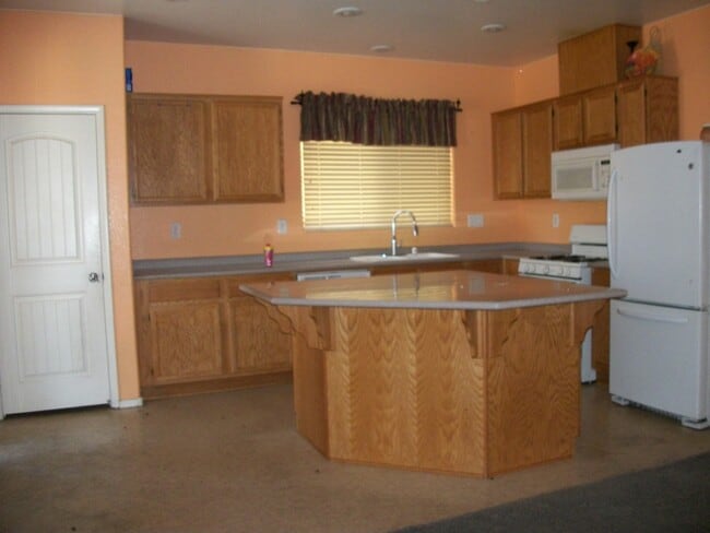Building Photo - Garland Grove a very Nice Home in the South West!!!
