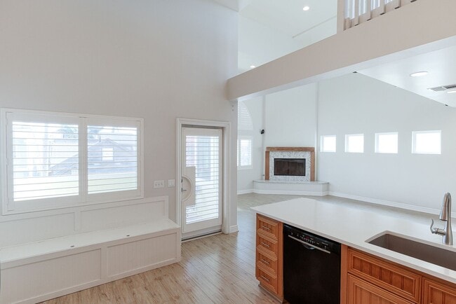 Building Photo - 3-Bed + 2.5 Bath Home with roof top deck with views of Ocean | Silverstrand Beach | Unfurnished