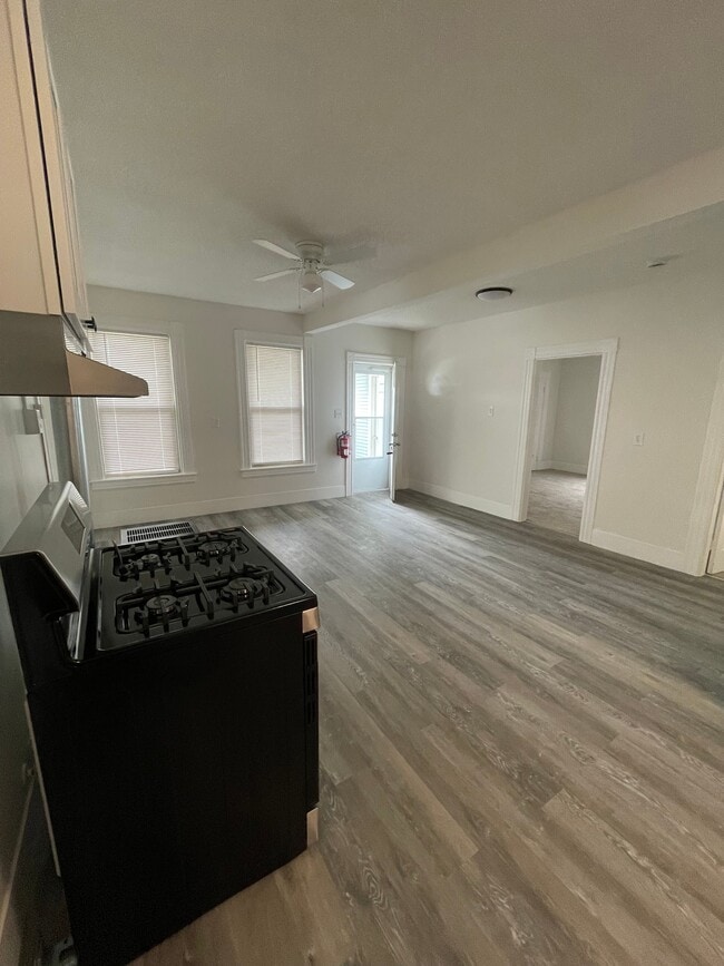 Building Photo - 176 Hall St