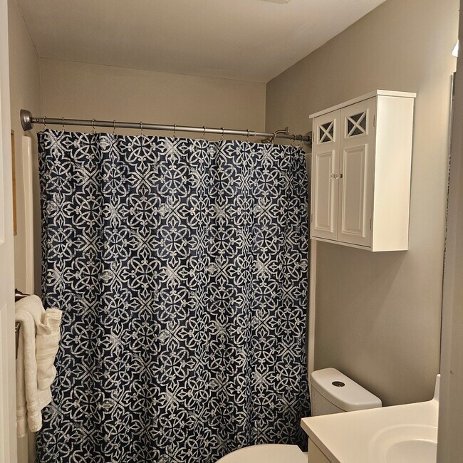 Building Photo - 608 Albemarle Rd