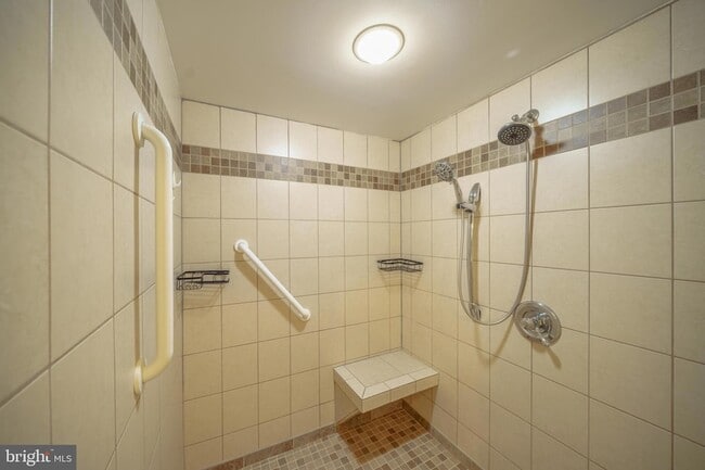 Building Photo - 2616 Greenport Dr