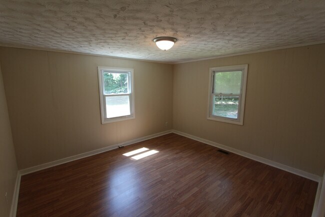 Building Photo - 3915 Foster Dr