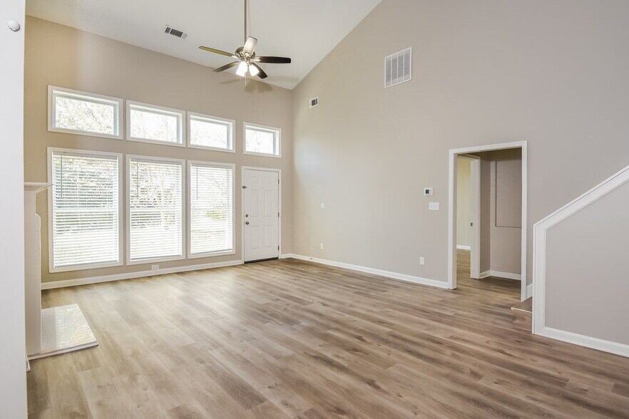 Building Photo - 3352 Briaroak Dr