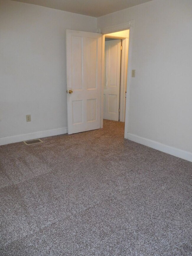 Building Photo - 147-149 N. Potomac Street