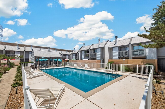 Building Photo - 5056 Glenmont Dr