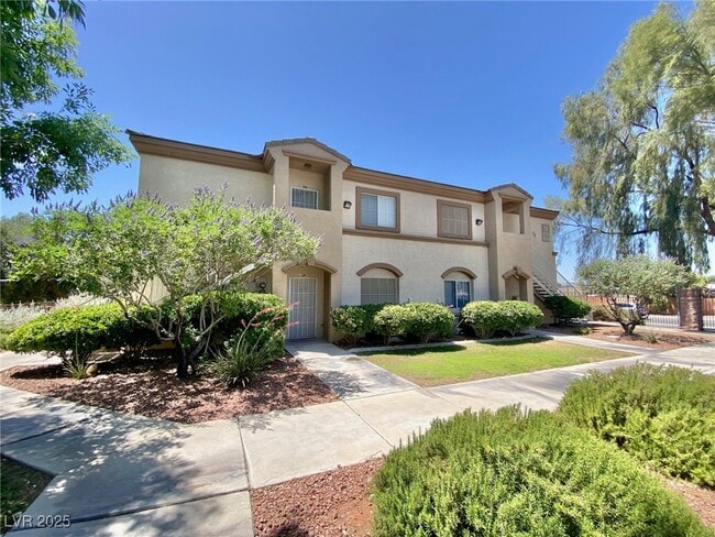 Primary Photo - 3400 Cabana Dr