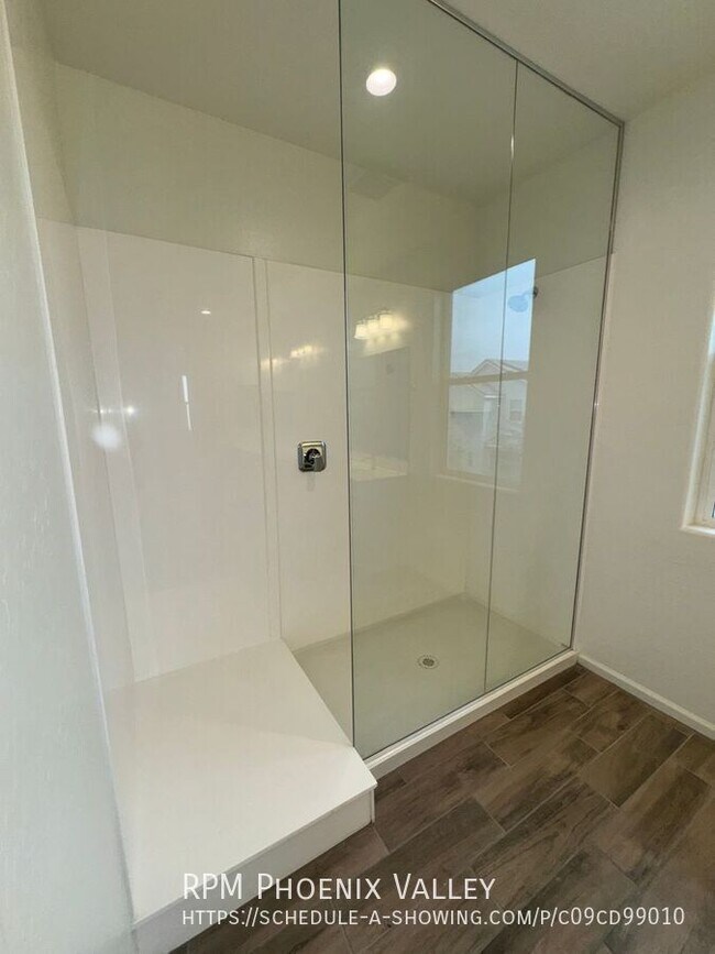 Building Photo - 383 N 157th Ln