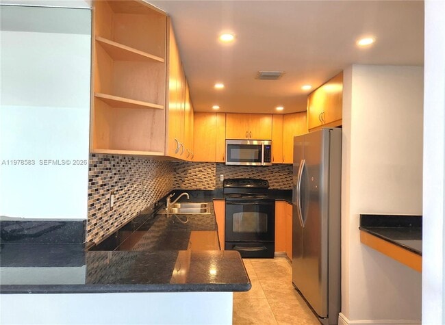 Building Photo - 10350 W Bay Harbor Dr