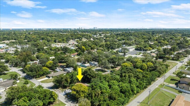 Building Photo - Charming Updated 3-Bedroom Home — Prime Daytona Location!
