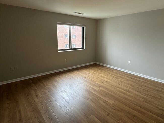 Building Photo - 22 9th St