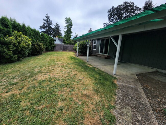 Building Photo - Beautiful Home in Thurston