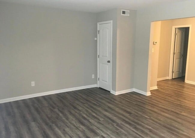 Building Photo - Renovated 2 Bedroom 2 Bathroom Condo off N...