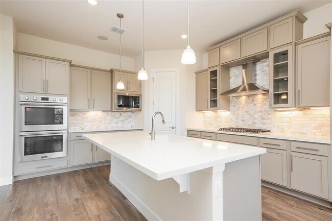 Building Photo - 607 Gunison Dr