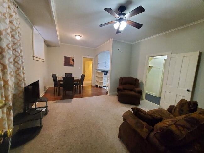 Building Photo - 1338 Main St