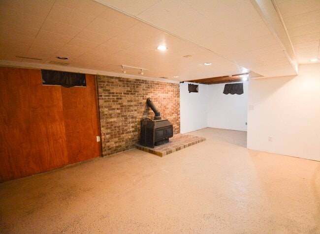 Building Photo - Beautiful multi-level with Gorgeous Yard and LOTS of Storage!