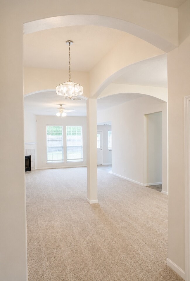 Building Photo - 15154 Kingsbridge Way