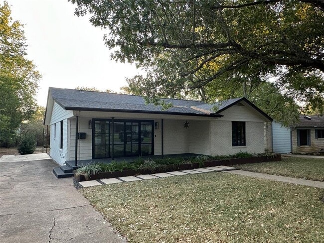 Building Photo - 4711 Fairview Dr
