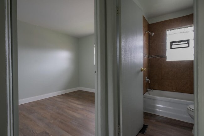 Building Photo - 3105 Clairpoint Ct