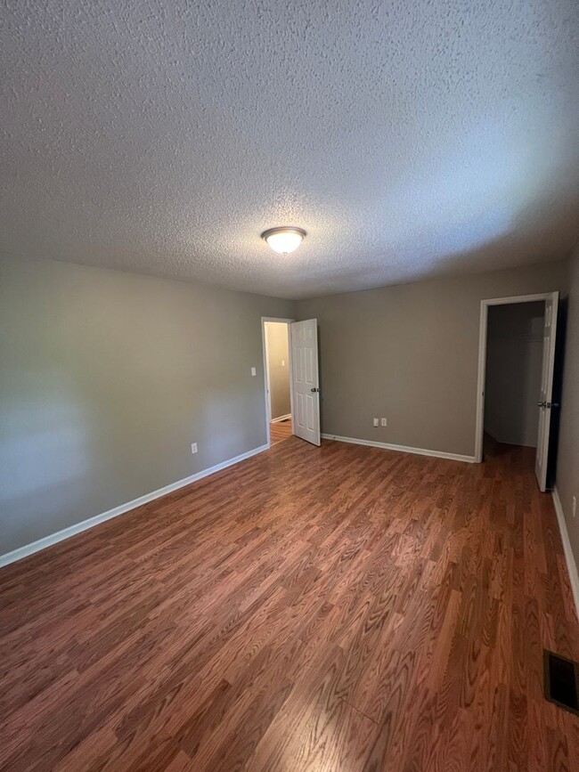 Building Photo - 2 Bedroom Duplex Available (Wingate)