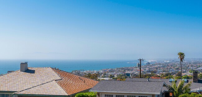 Building Photo - 426 Vía La Selva