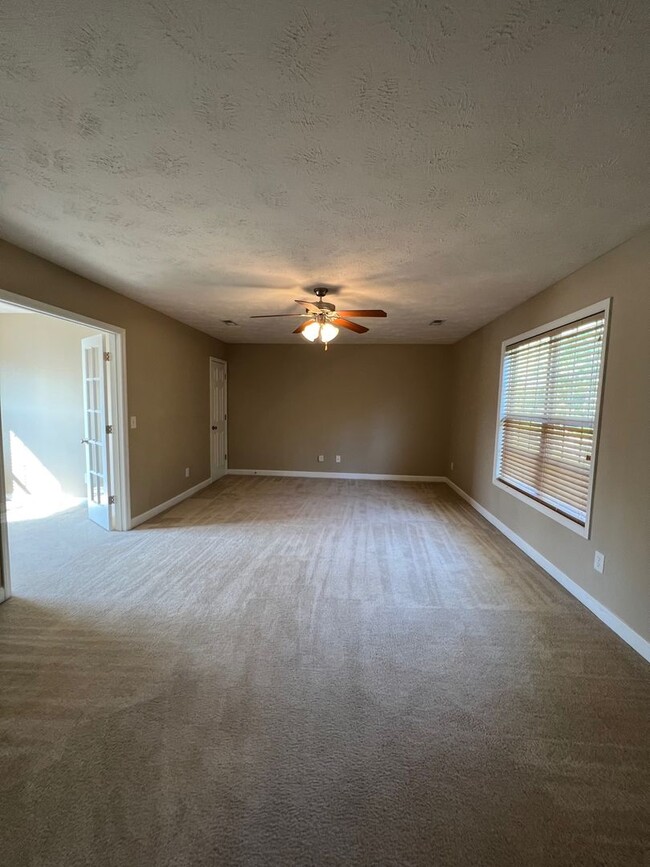 Building Photo - Stunning 4 Bed, 2.5 Bath Home in Cameron
