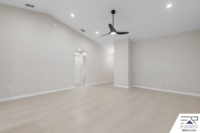 Building Photo - Brand New, fully fenced on a quiet cul-de-sac