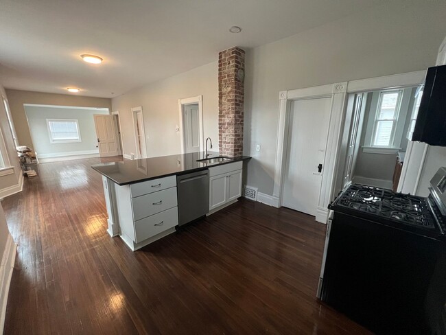 Building Photo - Fully Remodeled 2 Bed 1 Bath!!