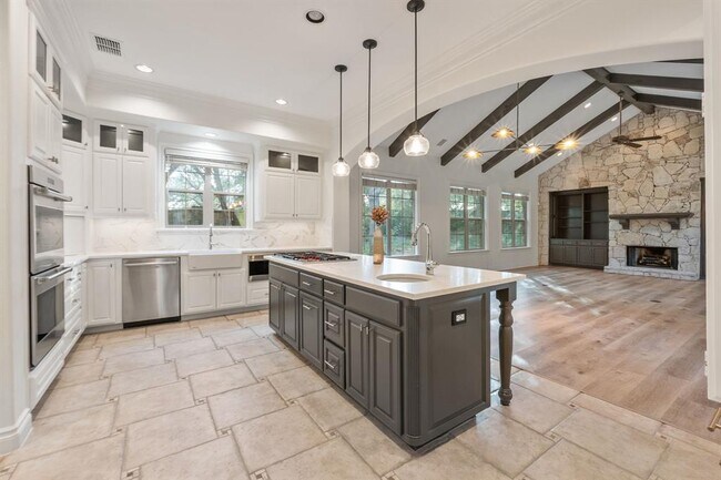 Building Photo - 7228 Oak Shores Dr